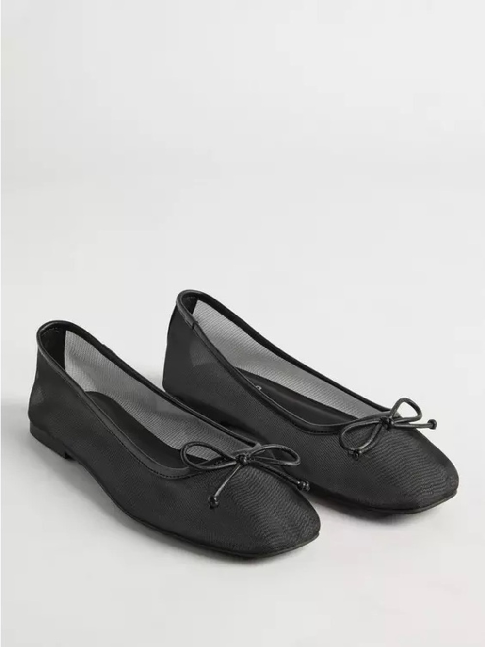 Classic Black Ballet Flats with Bow